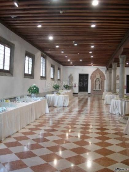 Sala addobbata per il matrimonio