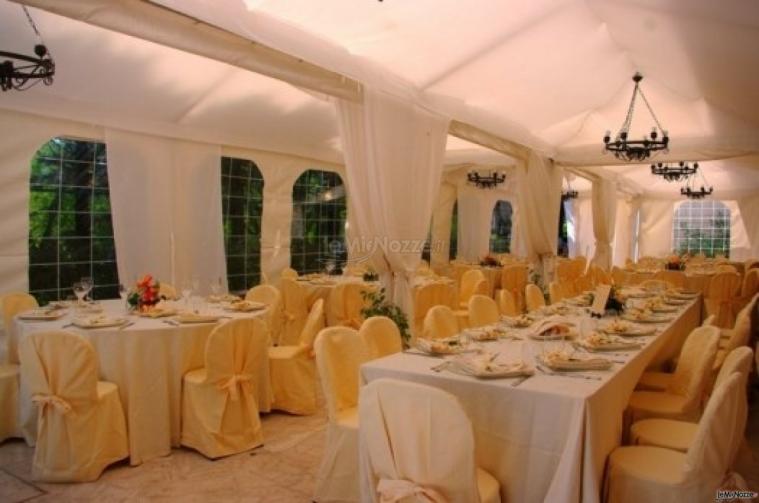 Sala allestita per il ricevimento di matrimonio