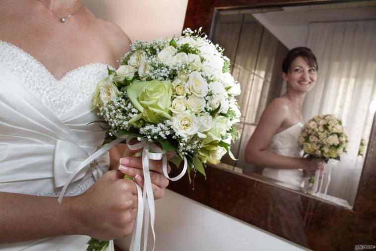 Foto della sposa con il suo bouquet