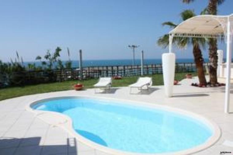 Piscina con vista mare presso l'hotel per ricevimento di matrimonio Marina Holiday