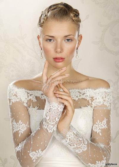 Abito da sposa con scollo a barchetta e decori in pizzo - Collezione Zaffiro Z3