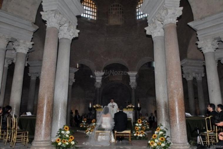 Foto sposi durante la celebrazione del matrimonio in chiesa