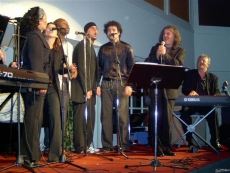 Andrea con il suo gruppo gospel