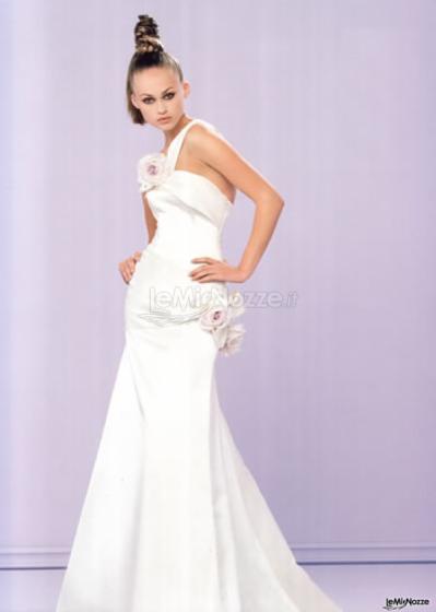 Abito da sposa dalle linee delicate ed originali