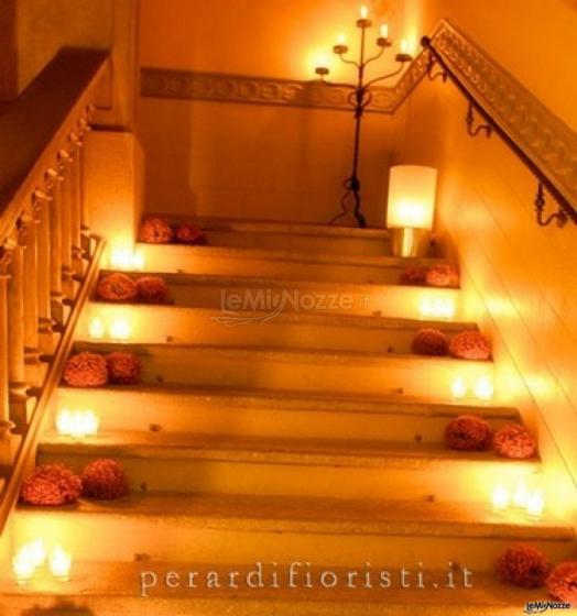 Addobbi con candele per la location di matrimonio