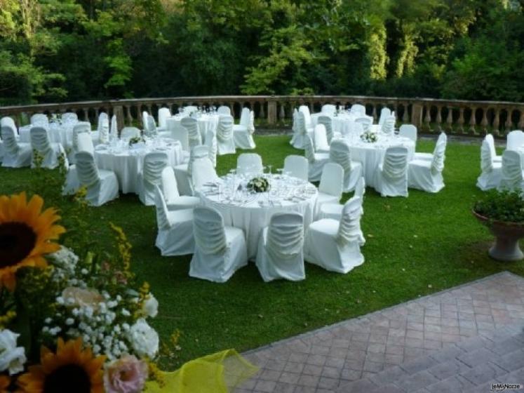 Ricevimento di matrimonio in giardino