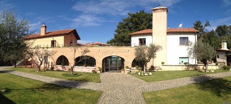 Seconda entrata con vista dal portico