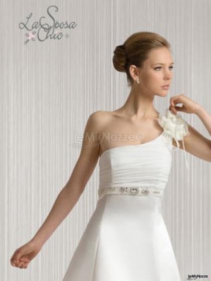 Vestito da sposa monospalla