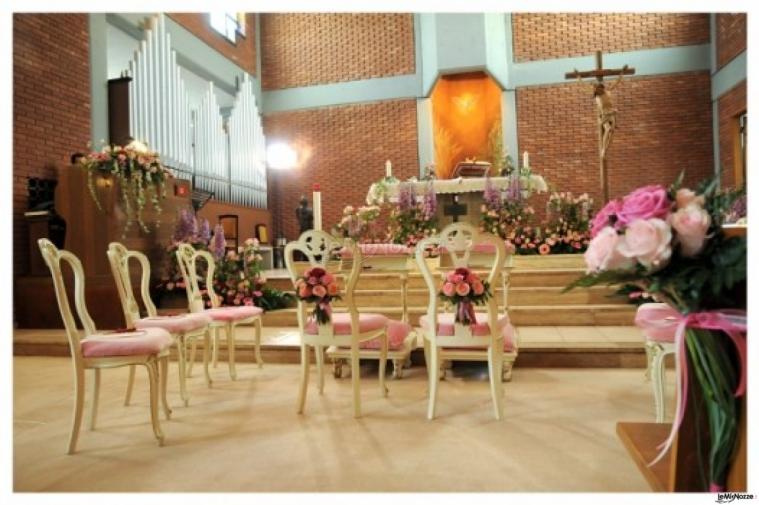 Allestimento della chiesa per il matrimonio