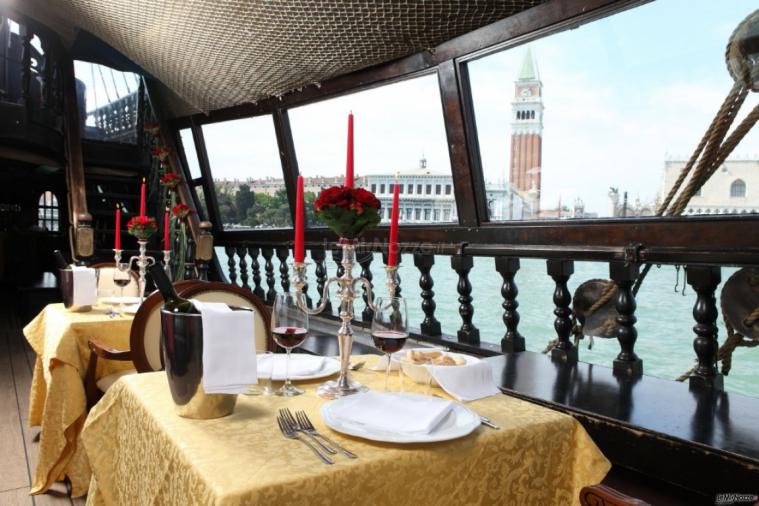 Cena romantica nella laguna di Venezia