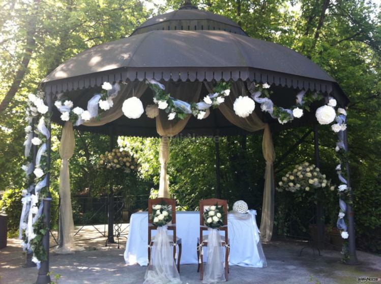 Gazebo allestito per la cerimonia di nozze