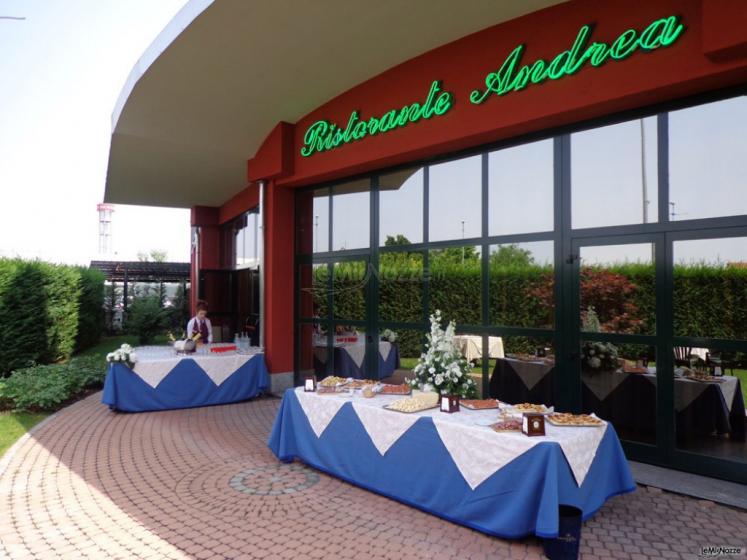 Antipasto di matrimonio servito in giardino