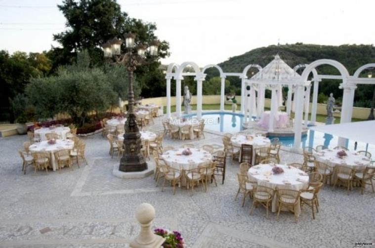 Ricevimento di matrimonio a bordo piscina