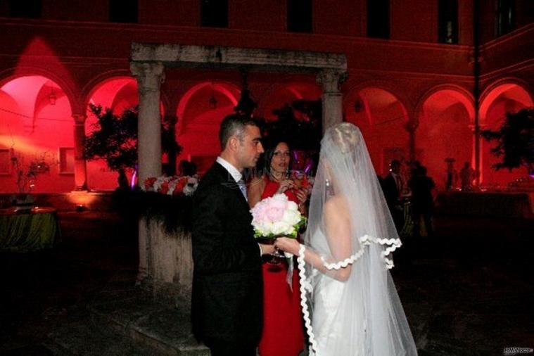 Illuminazione esterno per il ricevimento di matrimonio