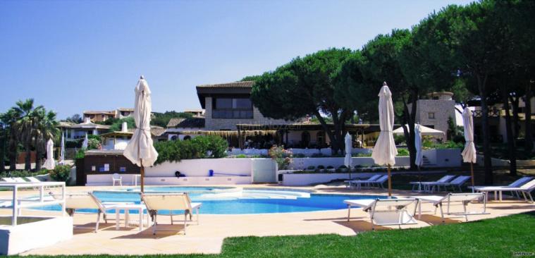 Punta Baja - Piscina e struttura ristorante