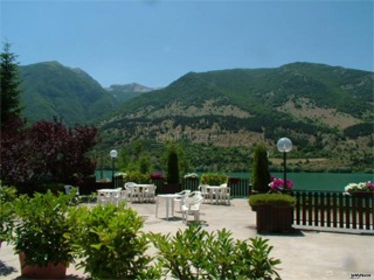 Ricevimento di matrimonio in terrazza vista lago