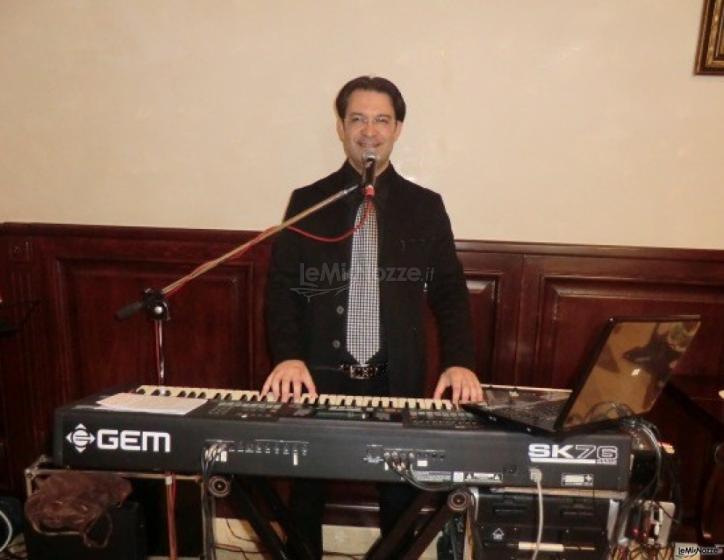 Gruppo Taeda Band per matrimoni - Roberto il pianista-cantante-Dj