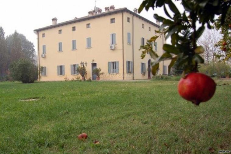 Esterno con ampio parco per ricevimento di matrimonio presso Villa dei Melograni