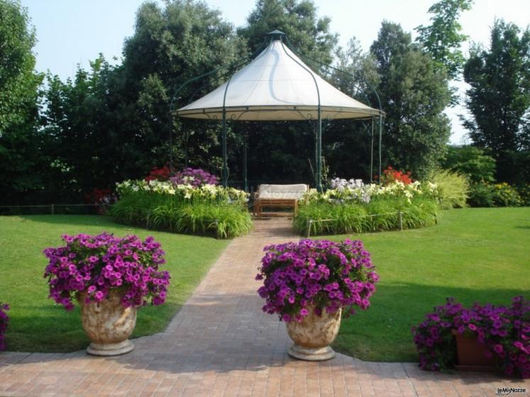 Gazebo del giardino della location di nozze