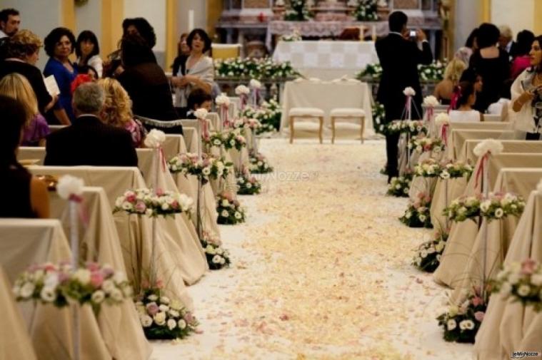 Allestimento chiesa per il matrimonio