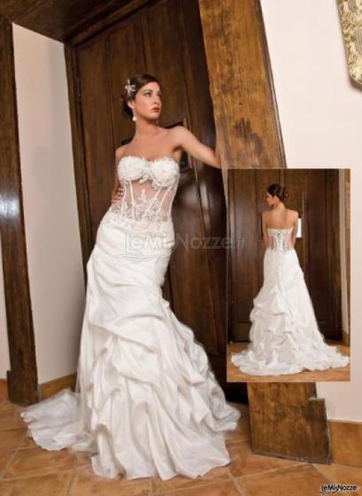 Vestito da sposa con ricami sul corpetto