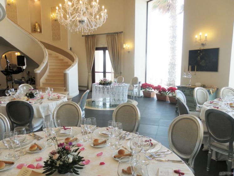 Ampia sala interna per ricevimento di matrimonio presso l'hotel Marina Holiday