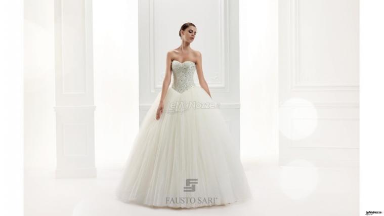 Abito da sposa con bustier di strass