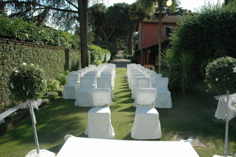 Celebrazione del matrimonio in giardino