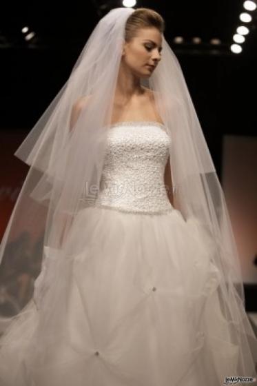 Abito da sposa con il velo