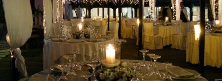 Allestimento tavoli per ricevimenti di matrimoni all'interno del Ristorante il Faraone