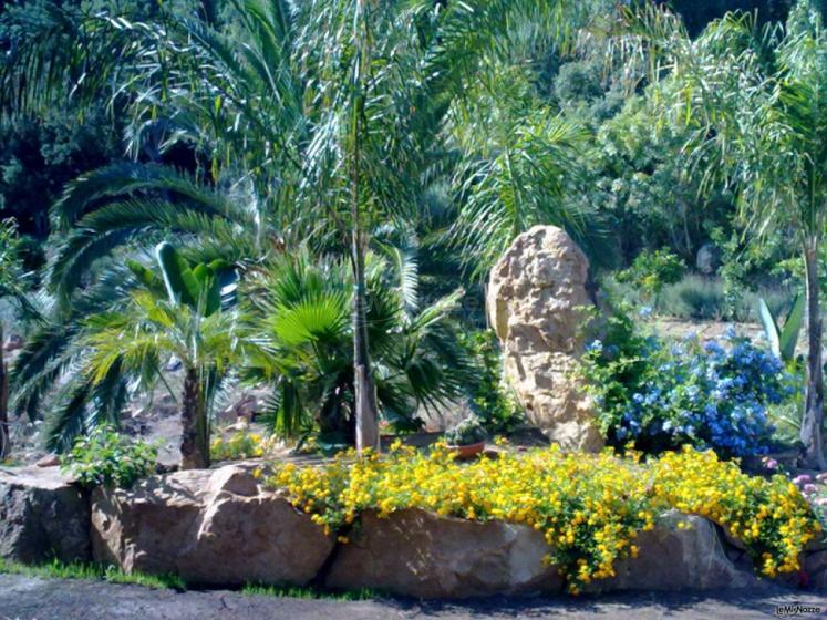 Angolo floreale per servizi fotografici di matrimonio presso l'agriturismo Turismo Rurale Cefalù (Palermo)