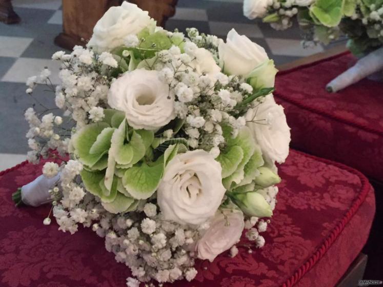 Vivaio Nicola Antonio Giraudi - Bouquet tondo con ortensia lisianthus e gisophila