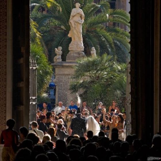 Foto dell'uscita degli sposi dalla chiesa