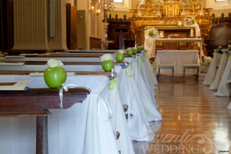 Allestimento chiesa mele verdi e  rose