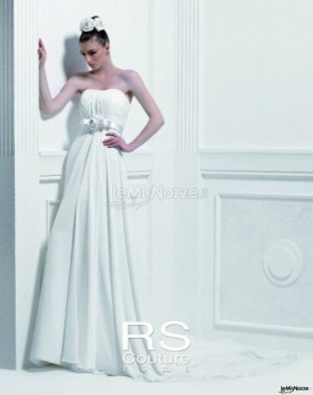 Vestito da sposa con fiocco sotto il seno