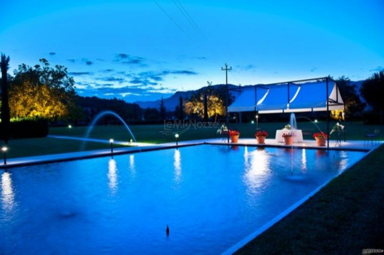 Ricevimento di matrimonio a bordo piscina