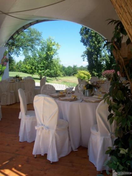 Allestimento del matrimonio sotto un gazebo