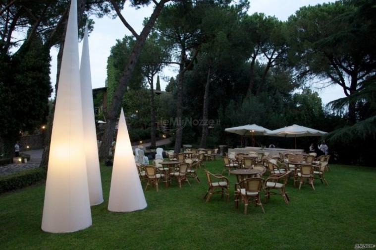 Illuminazione coni per il ricevimento in giardino