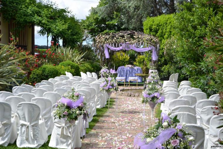 Cerimonia di matrimonio in giardino