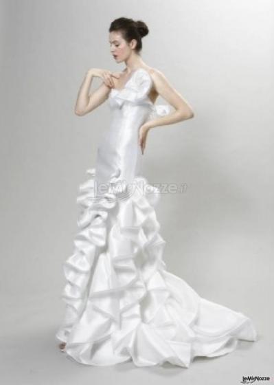 Vestito da sposa con ruches sulla gonna