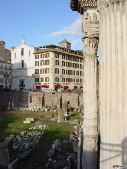 Vista dell'hotel dal Tempio di Vesta a Roma