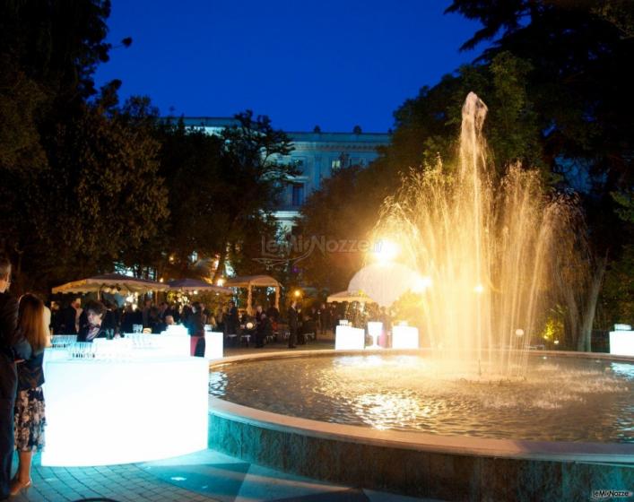 Esterno con fontana della location