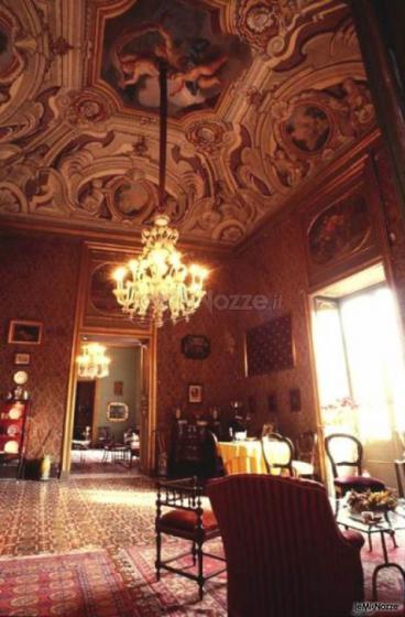 Palazzo Conte Federico - Lampadari ed arredamenti d'epoca