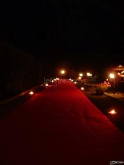 Casale de Sole - Viale d'ingresso illuminato per il matrimonio serale