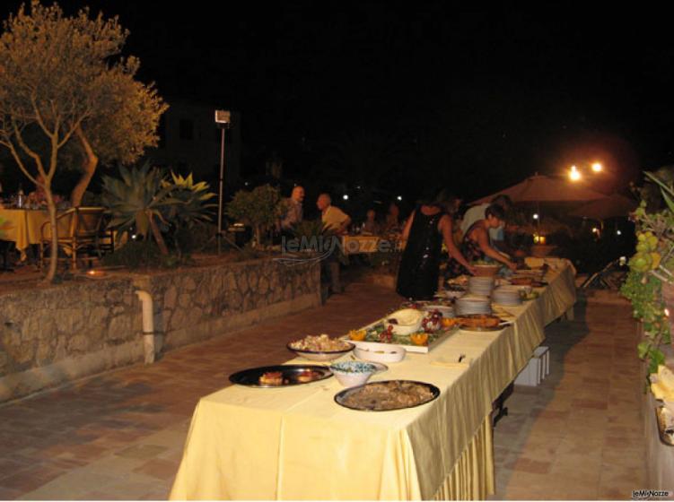 Buffet servito all'aperto