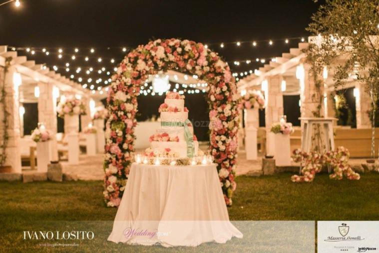 Masseria Bonelli - Elegante allestimento per la torta nuziale