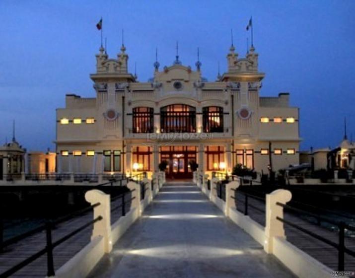 Alle Terrazze - Ingresso del ristorante per matrimoni sul mare a Mondello