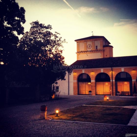 Vista della villa al tramonto