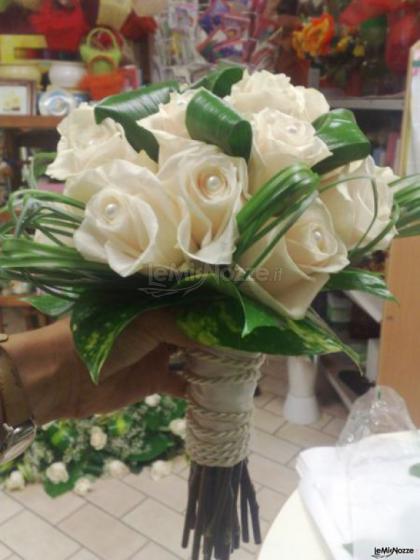 Bouquet rose bianche e perle