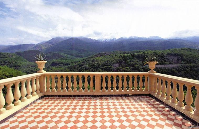 Castello di Giaglione - La terrazza con affaccio sulla valle